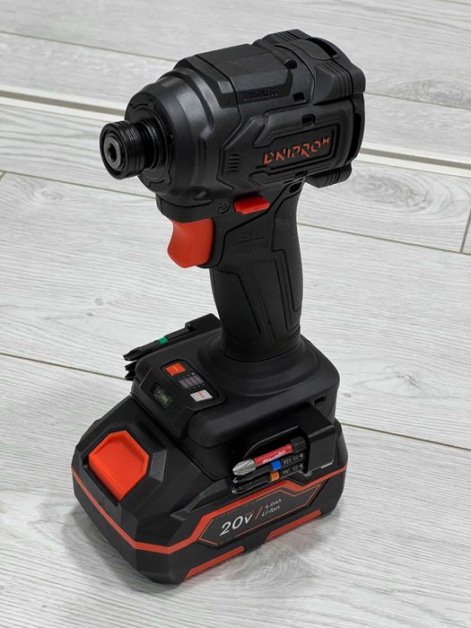 Магнітний тримач біт для інструменту Dnipro-M DTD-201BC Бітотримач