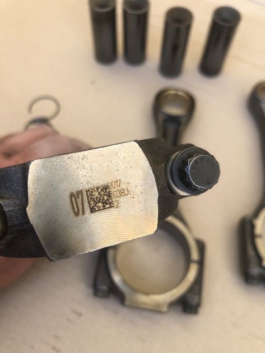 Шатуны,палец фольцваген крафтер 2.0