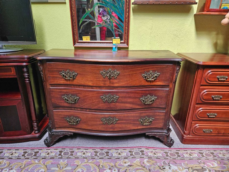 Cómoda antiga em em madeira - óptimo estado geral