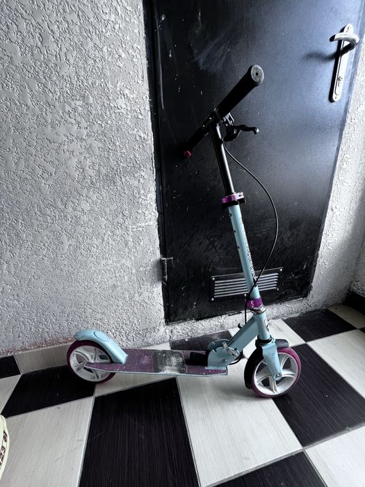 Самокат для дівчинки