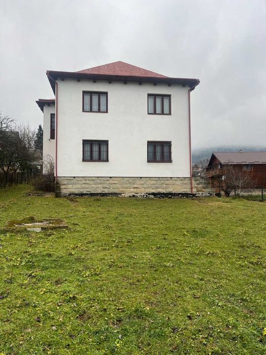 Котедж в центрі Яремче 240 м2