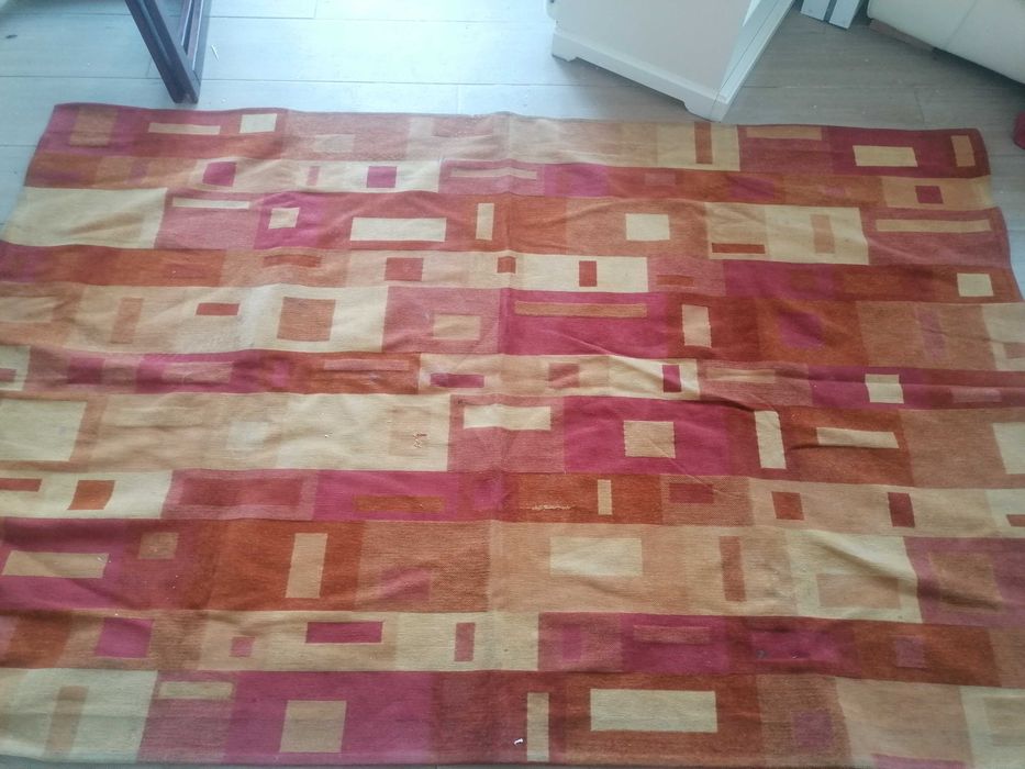 Tapetes, candeeiro e varões