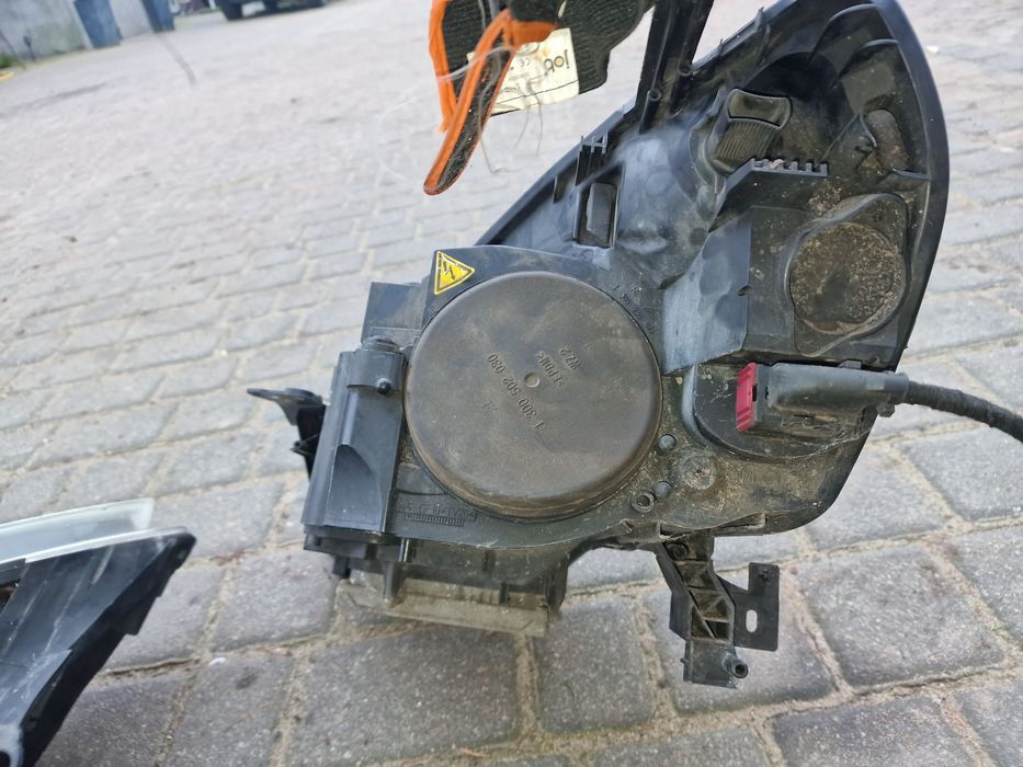 Lampa,reflektor Zafira B lift Bi-xenon Europa