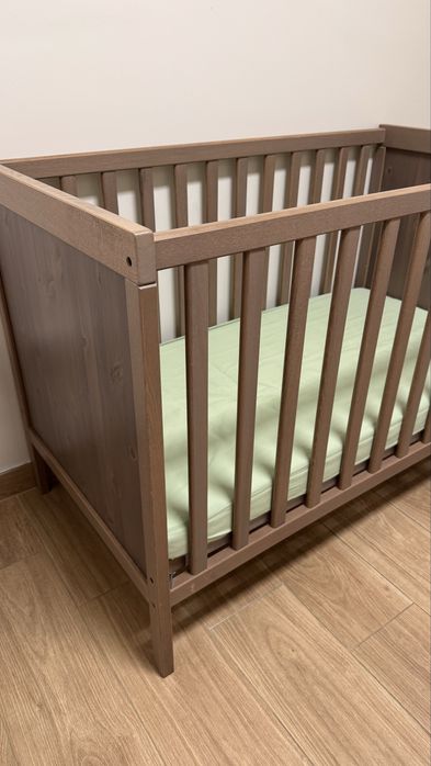 Berço e Colchão Ikea