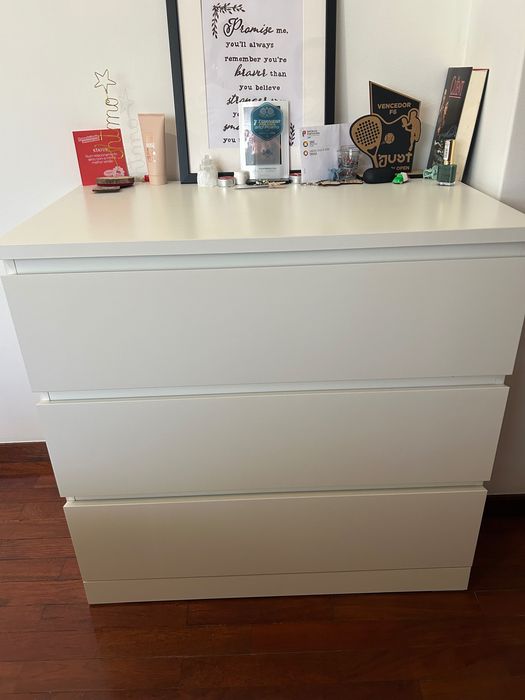 Cómoda branca para quarto, marca IKEA, comprimento 80 cm x largura 48 cm