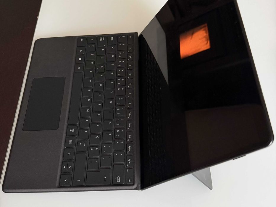 Surface Pro X SQ1, 16Gb RAM, 256Gb SSD + Teclado Pro + Slim Pen 2