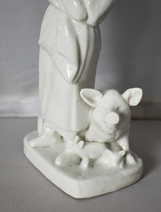 Figurka porcelanowa Świniarka