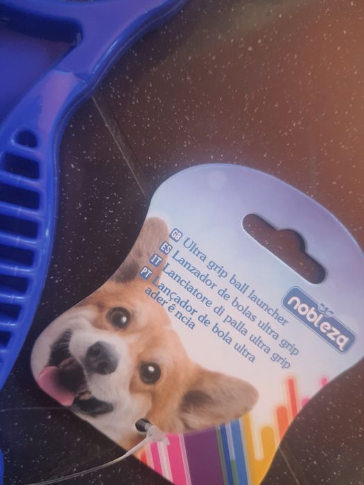 Lançador de bolas para cão novo