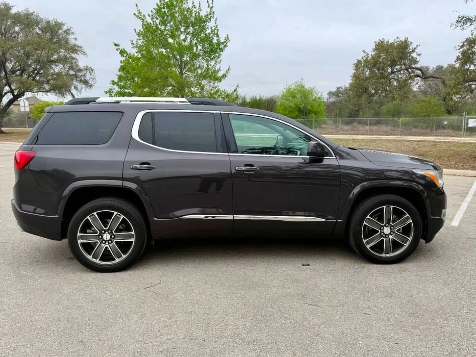 GMC Acadia Denali      2018
