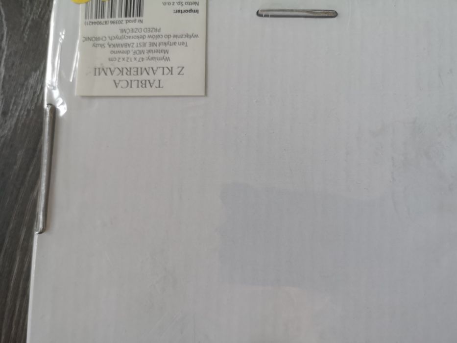 Tablica z klamerkami. Nowa.