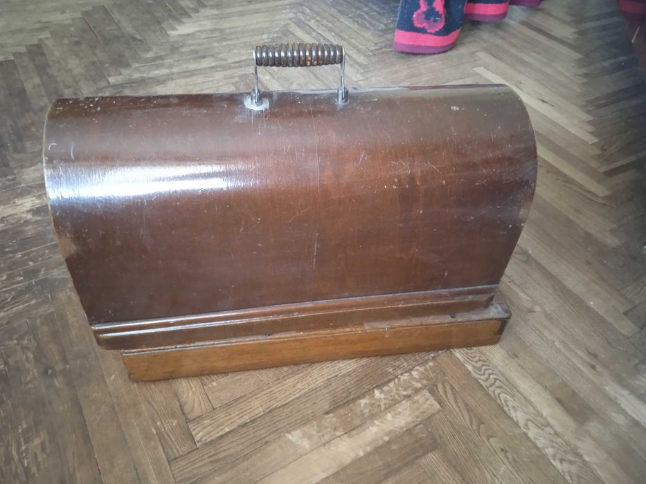 Швейну машинку продам