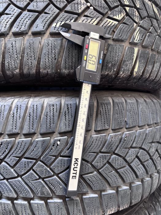 Goodyear ultragrip 215/60/16 4*6mm