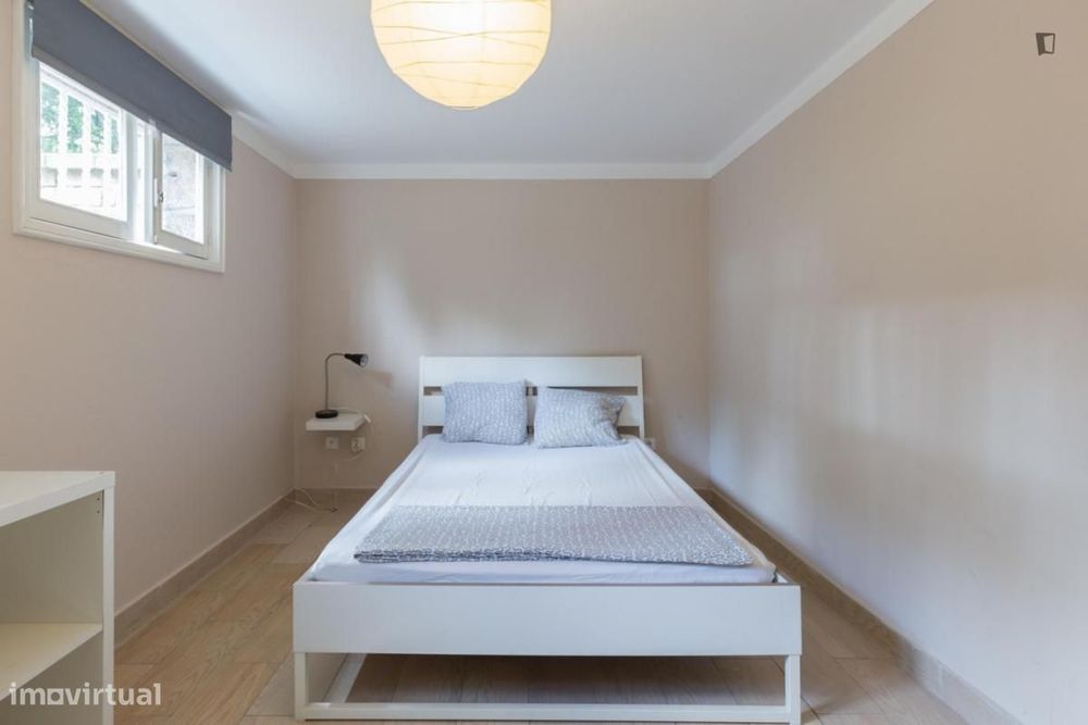 Quarto - localizado em Paranhos Porto