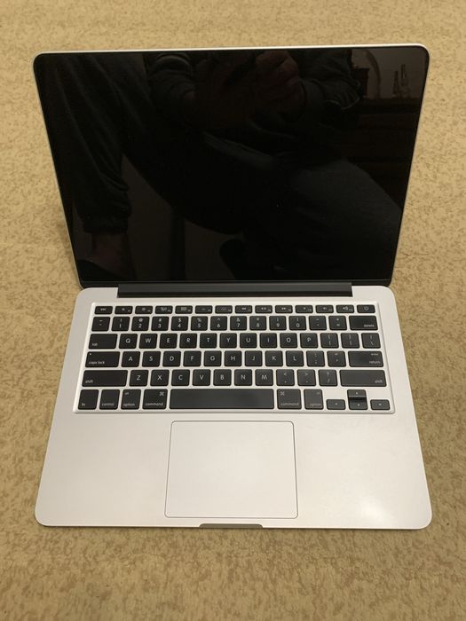 MacBook Pro  в суперовому стані з новою батарейкою