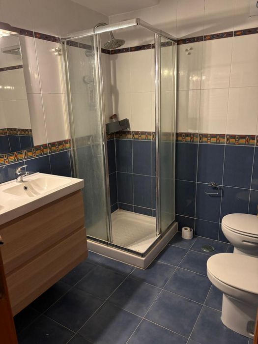 Alugo quarto na Moita tudo incluído