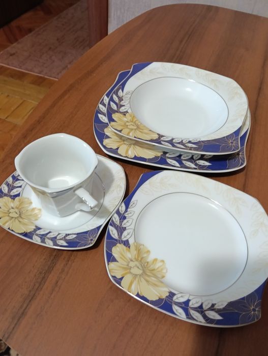 Продам столовый сервиз