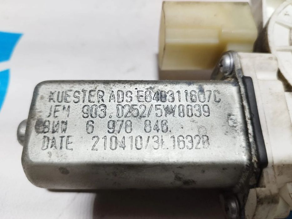 MOTOR VIDRO FRENTE FRONTAL DIREITO E840311607C BMW SERIE 1 E87