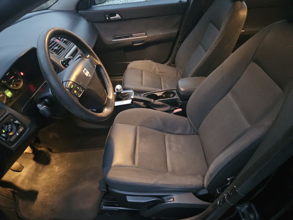 Volvo V50 2004 рік 2.0 дизель для військових