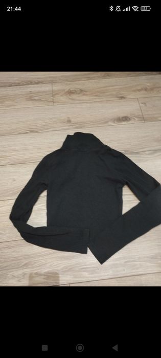 Crop top na zamek golf prettylittlething S