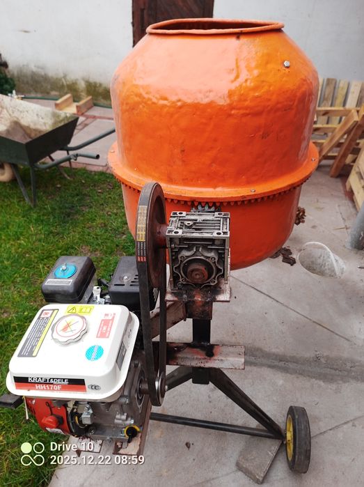 Betoniarka z napędem spalinowym