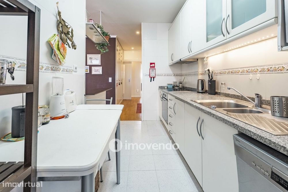 Apartamento T3, com lugar de estacionamento, em Matosinhos