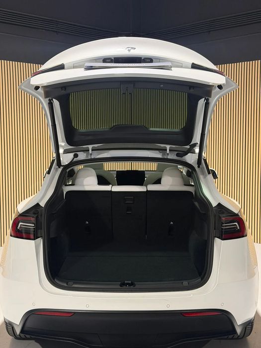 Tesla Model Y Long Range Dual Motor AWD