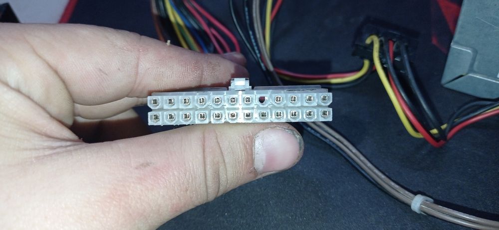 Блок живлення 300w процює