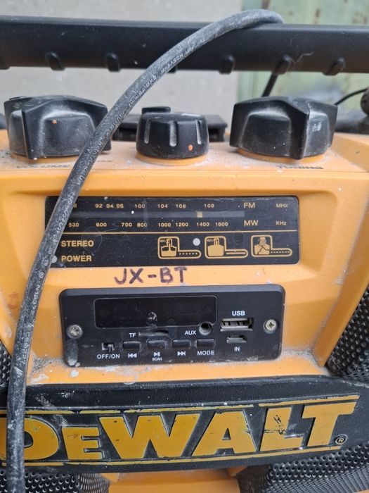 Радио зарядка Dewalt