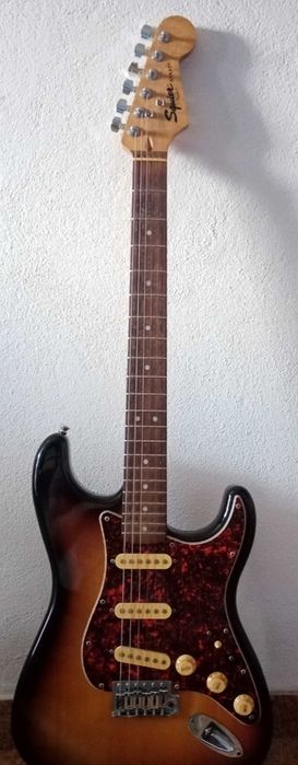 Vendo ou troco Guitarra elétrica Fender Squier Stratocaster