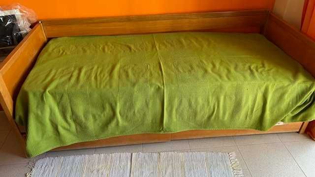Cama de solteiro em pinho c/ gavetões (90 x 200 cm)
