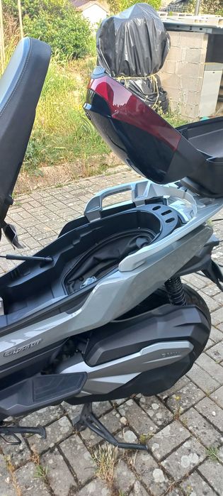 Vendo Mota BMW C400GT 2021 em otimo estado .