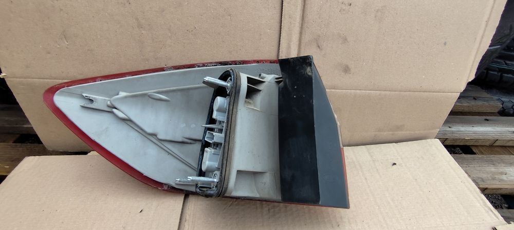 Ford Mondeo MK4 kombi 2007r.  Lampa tył prawa lewa komplet