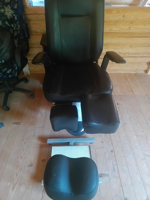 Крісло для педикюру та манікюру