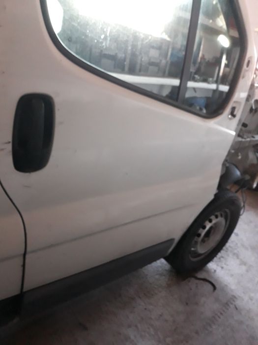 Renault Trafic Vivaro 01-14 rok drzwi prawe lewe przód białe
