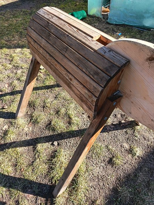 Koń drewniany z akcesoriami