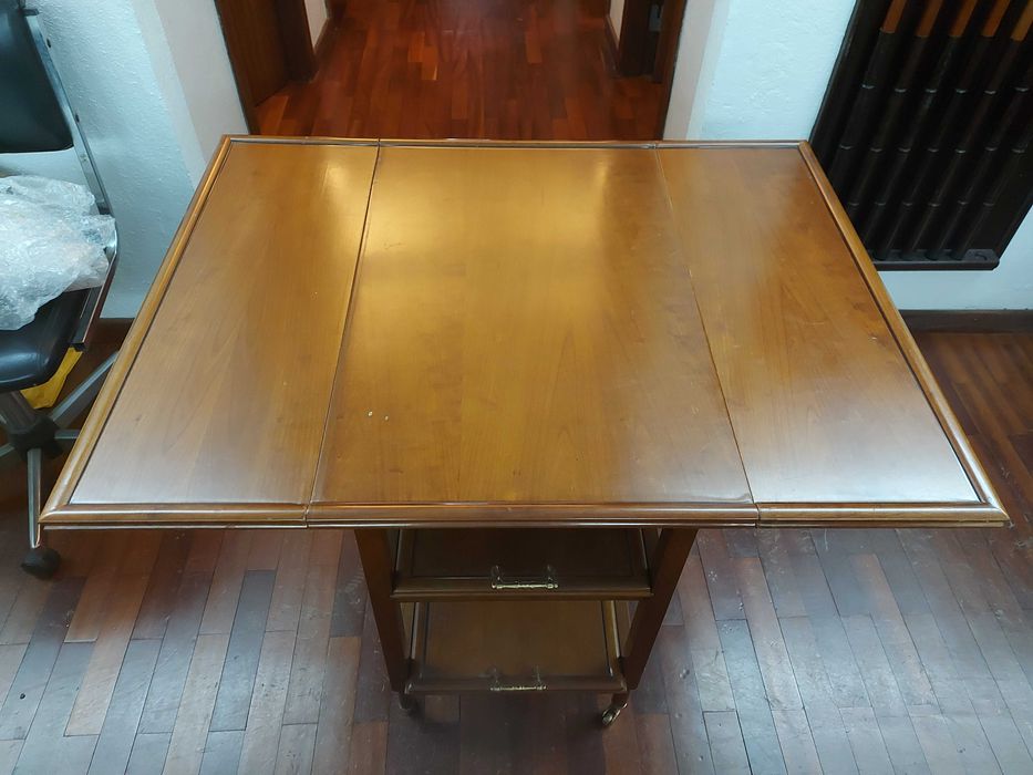 Carrinho chá em madeira com 2 abas e rodas