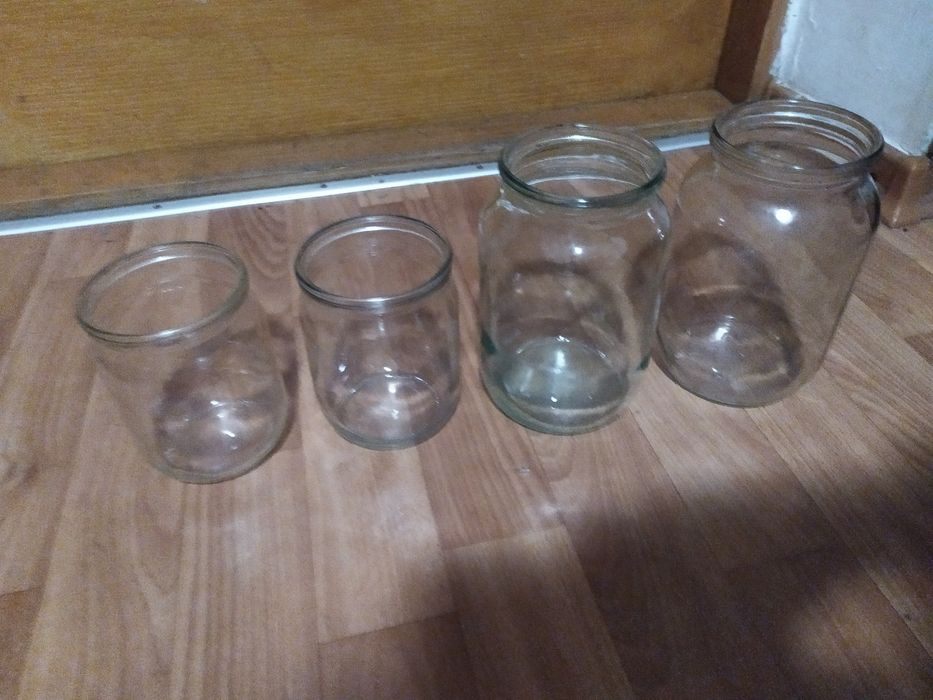 Продам банки 0,5 л , 1 л