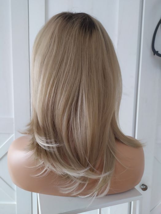 Peruka długa nr.9 blond grzywką na bok