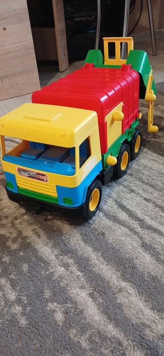 Самосвал и мусоровоз большие