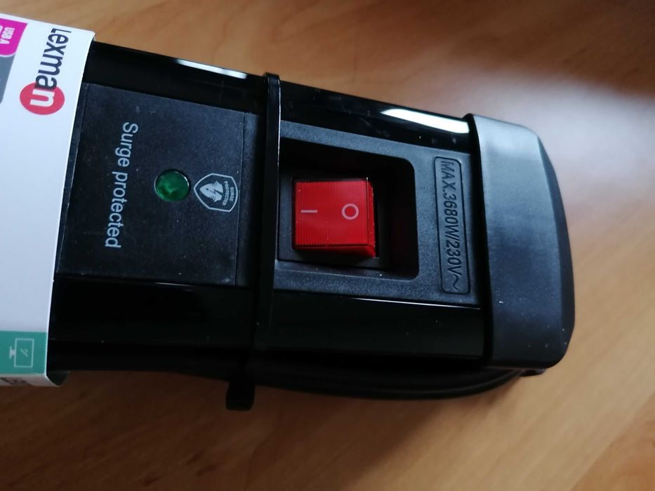 Extensão NOVA Lexman 8 tomadas e 2 USB