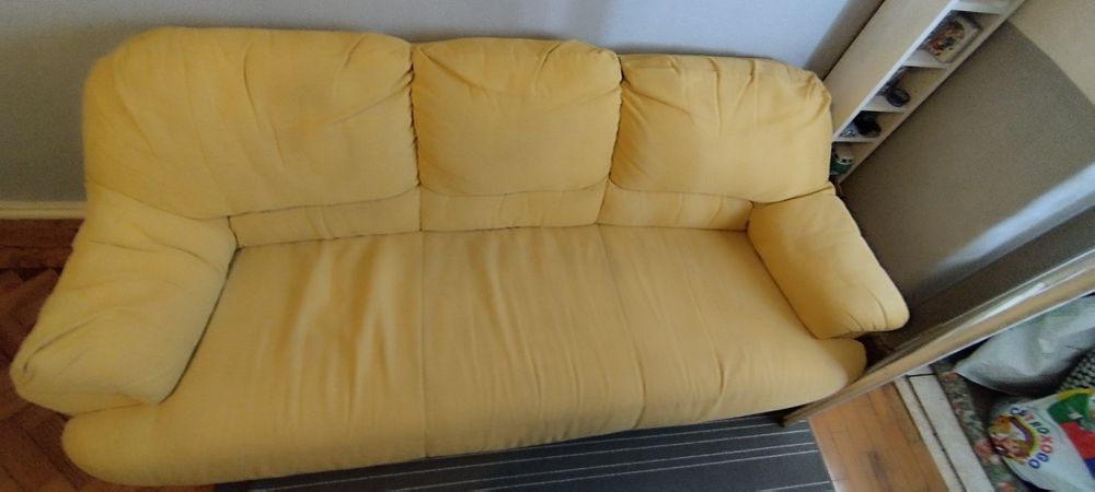 Sofá 3 lugares URGENTE em muito bom estado