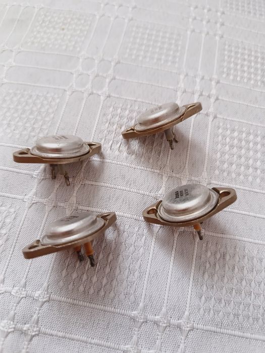 Tranzystory napięcia, Tesla, cztery sztuki