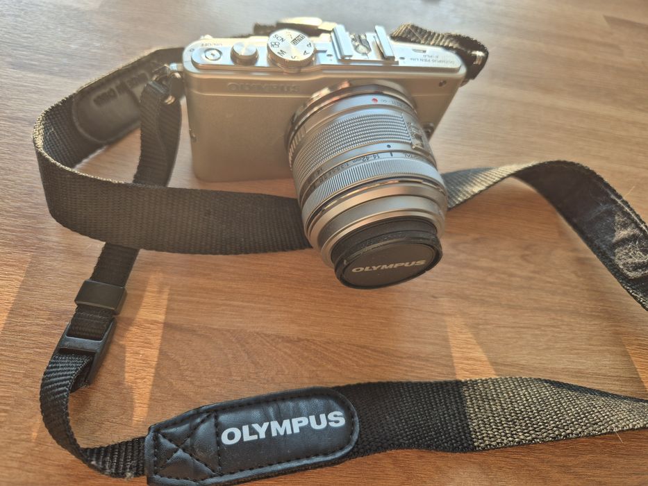 Aparat Olympus Pen Lite E-PL 6. Korpus + obiektyw  14-42 mm.