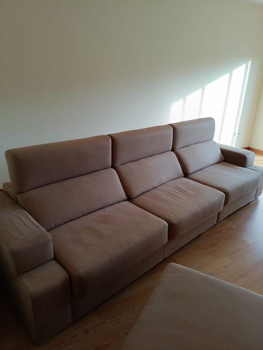 Sofá Camel em Excelente Estado – Conforto e Elegância para a Sua Sala!