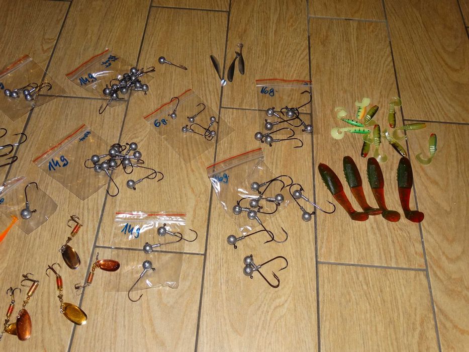 Zestaw spinningowych  przynęt wędkarskich