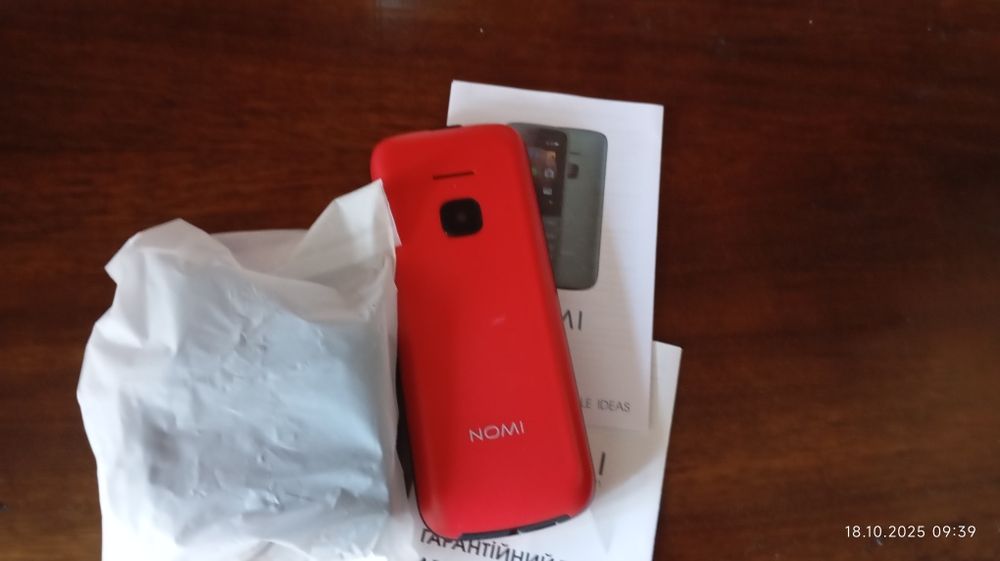 Кнопочний телефон з гарантия  присутня новий тока з магазина