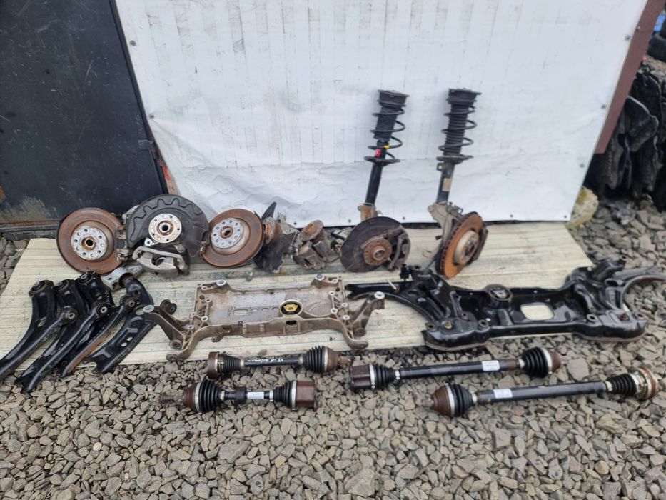 Поворотний кулак полуось VW Passat B8, Tiguan Пассат Golf 7 Octavia A7