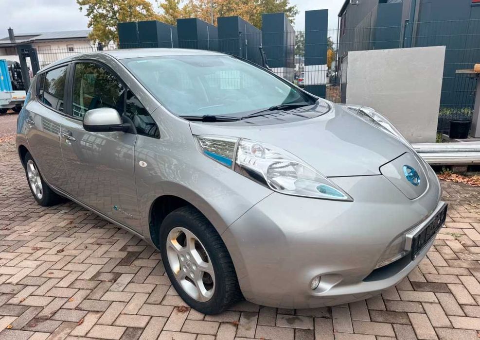 Бампер Nissan Leaf - розборка ніссан ліф запчастини