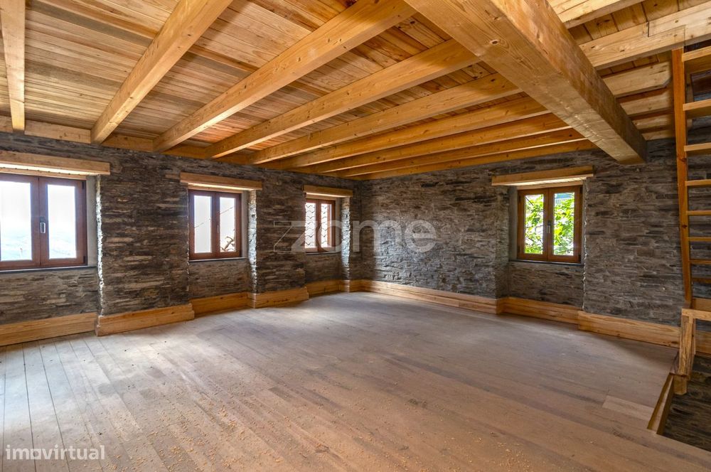 Refúgio em Xisto com Vista Deslumbrante para a Serra do Açor