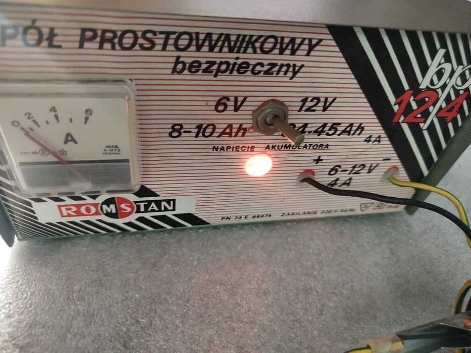 Prostownik Zespół prostownikowy bezpieczny 6V-12v/ 4A 34-45Ah